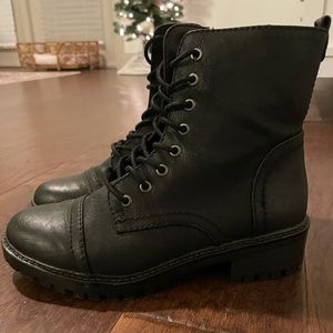 Black combat boots with side zippers. Only been worse once !!!